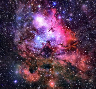 外层空间的紫色星云。这张图片的元素由NASA提供。