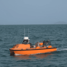一艘配备声纳设备的海洋M40P自主测量船用于研究中国白海豚种群